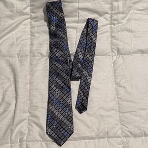 Kenneth Cole Reaction Gray and Blue Geometric Tie